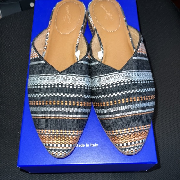 Never worn slip on backless flat pointed toe slides! Size 9! - Picture 3 of 7